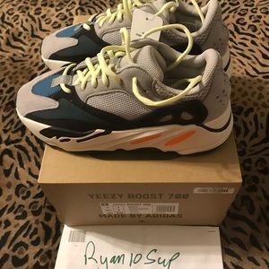 Yeezy wave runner 700